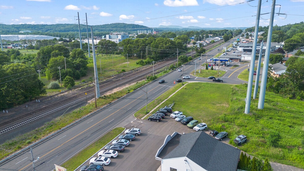 More Photos Of 846-850 S Colony Rd Rd, Wallingford Storefront For Sale