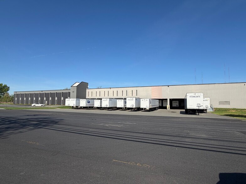 More Photos Of 1201 Valley Brook Ave, Lyndhurst Warehouse For Lease