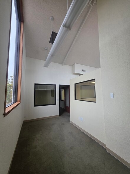 More Photos Of 3892 State St, Santa Barbara Medical For Lease