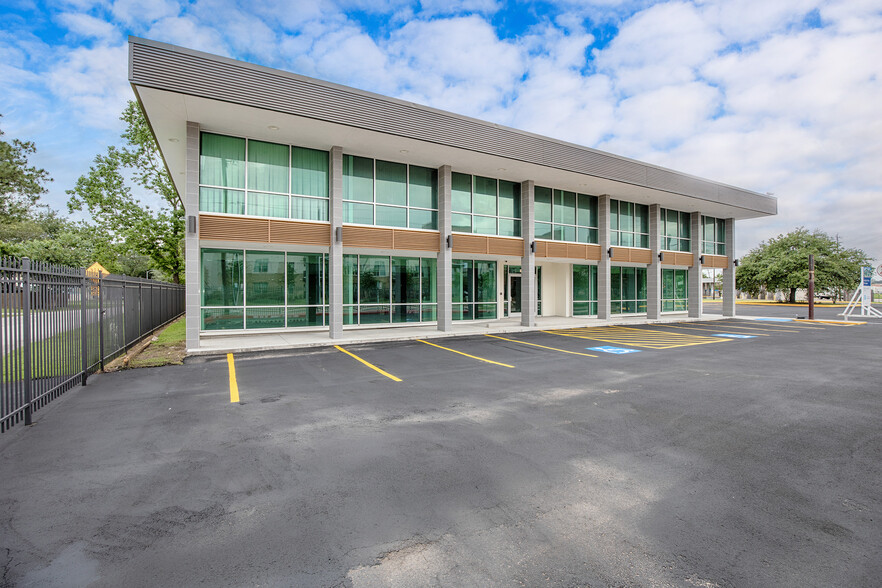 Primary Photo Of 8845 Long Point Rd, Houston Medical For Lease