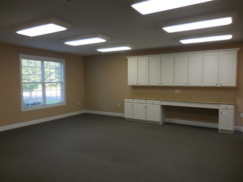 More Photos Of 3105 Creekside Village Dr, Kennesaw Medical For Sale