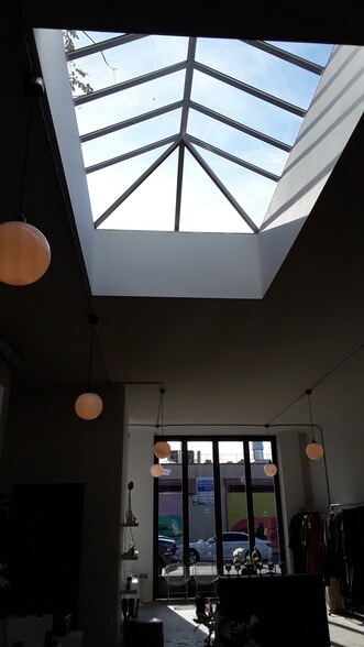 More Photos Of 39 Norman Ave, Brooklyn Showroom For Lease