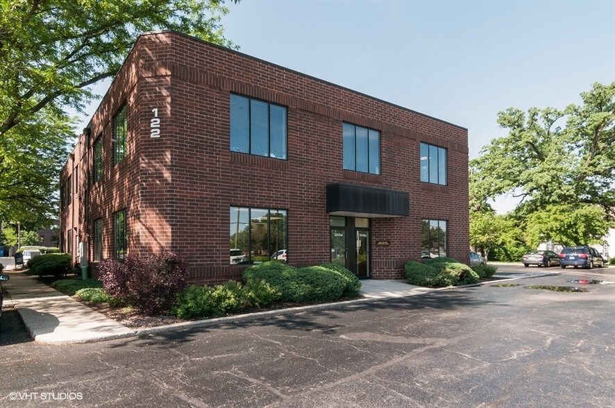 More Photos Of 122 S County Farm Rd, Wheaton Medical For Sale