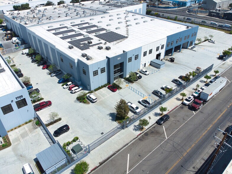 More Photos Of 1801 E 41st St, Los Angeles Industrial For Sale