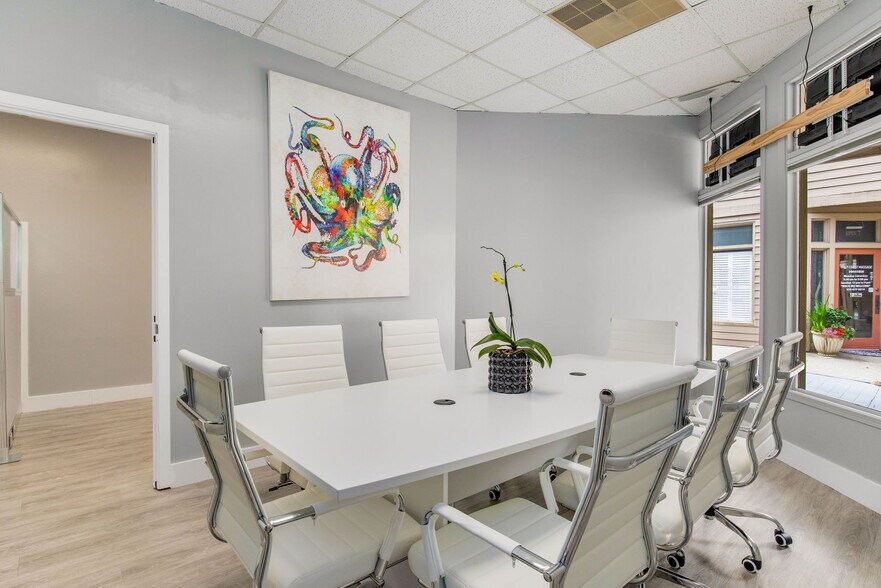 More Photos Of 913 Gulf Breeze Pky, Gulf Breeze Storefront Retail Office For Sale