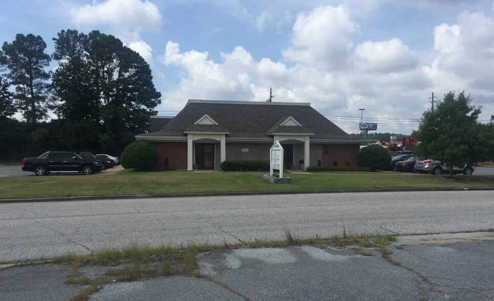 More Photos Of 2409 Sportsman Dr, Phenix City Office For Sale