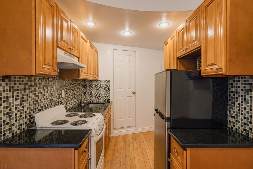 More Photos Of 414 W 42nd St, New York Apartments For Sale