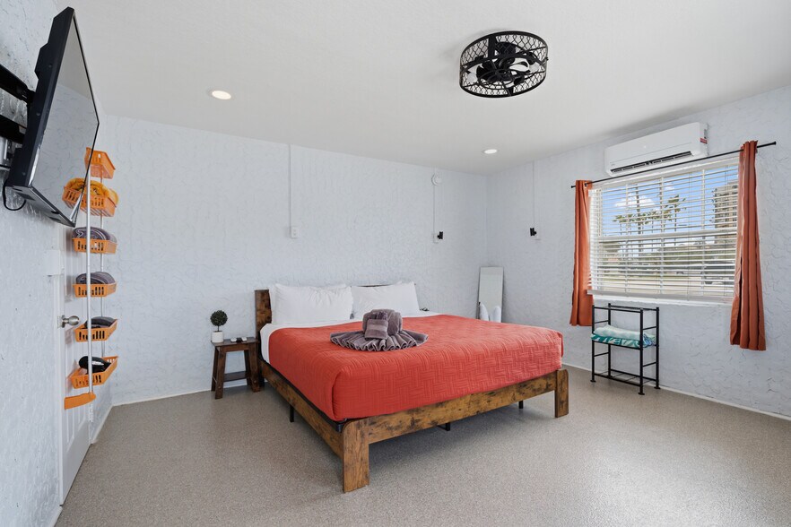 More Photos Of 602 Poinsettia Ave, Clearwater Beach Hotel For Sale