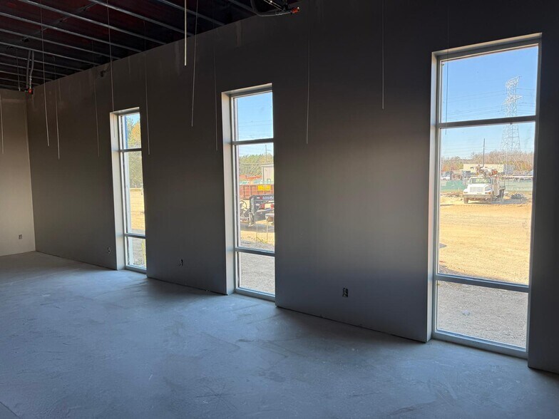 More Photos Of 115 Parkway Dr, Rincon Unknown For Lease