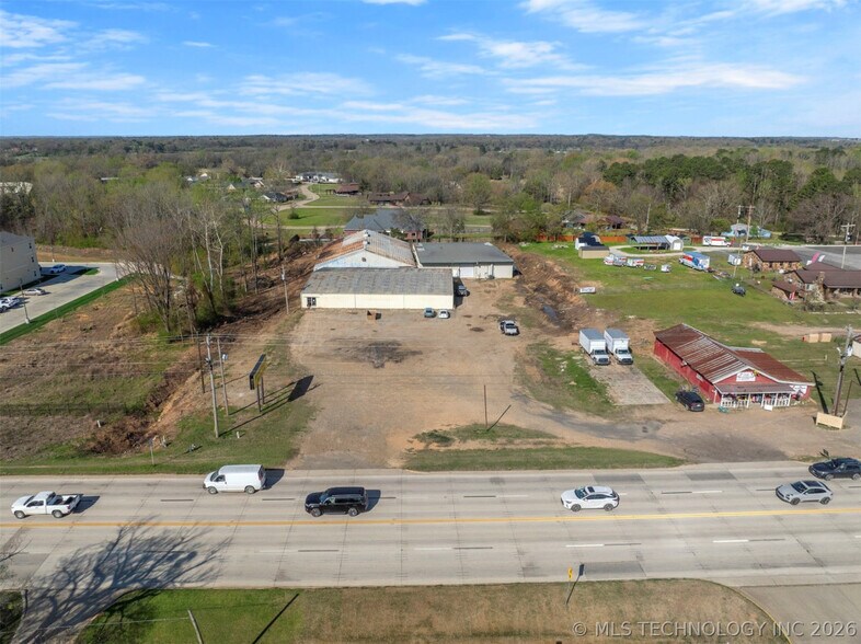 More Photos Of 1506 S Park Dr, Broken Bow Industrial For Sale