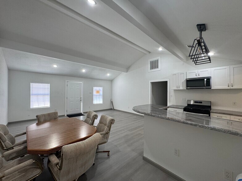 More Photos Of 2924 Byley Blvd, Orange Assisted Living For Lease