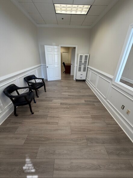 More Photos Of 2325 Log Cabin Dr SE, Atlanta Office For Lease