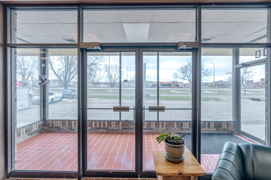 More Photos Of 1100 Basin Ave, Bismarck Flex For Sale