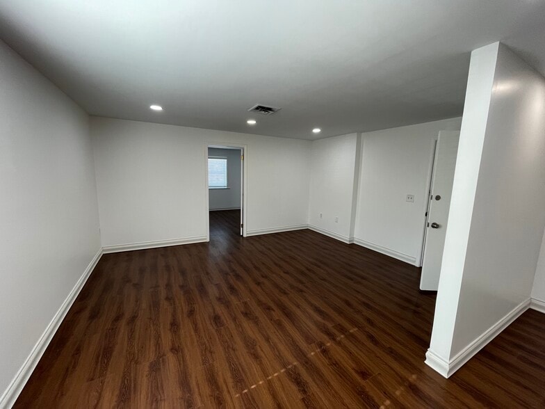 More Photos Of 6928 Miami Ave, Cincinnati Office For Lease