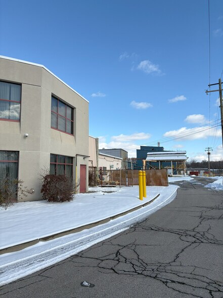 More Photos Of 146 Tower Dr, Middletown Manufacturing For Sale