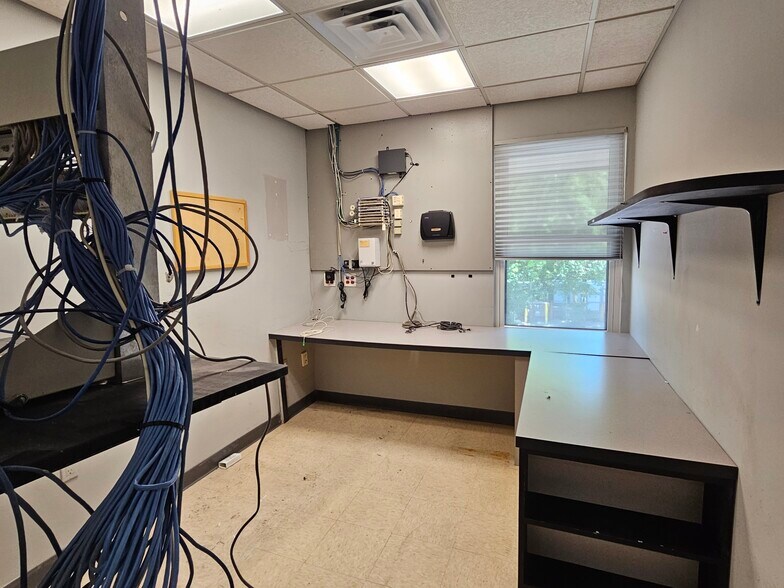 More Photos Of 202 E Main St, Huntington Medical For Lease