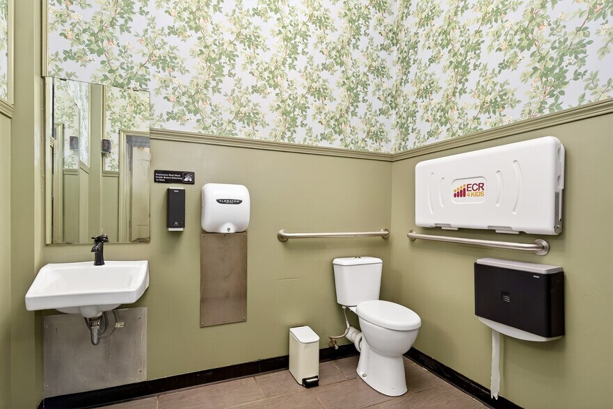 More Photos Of 33 Elm St, East Aurora Restaurant For Sale