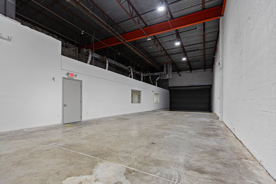 More Photos Of 2101-2163 NW 79th Ave, Doral Warehouse For Lease