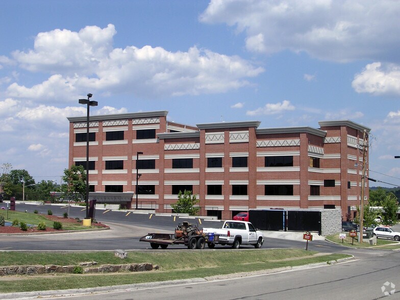 More Photos Of 500 W Main St, Branson Office For Lease