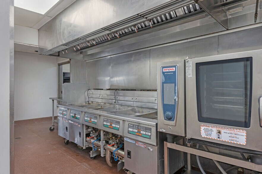 More Photos Of 8101 W I-40, Amarillo Restaurant For Lease