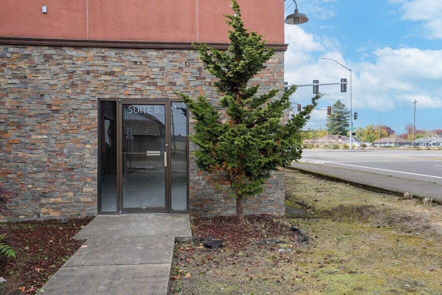 More Photos Of 626-630 Queen Ave SW, Albany Manufacturing For Lease