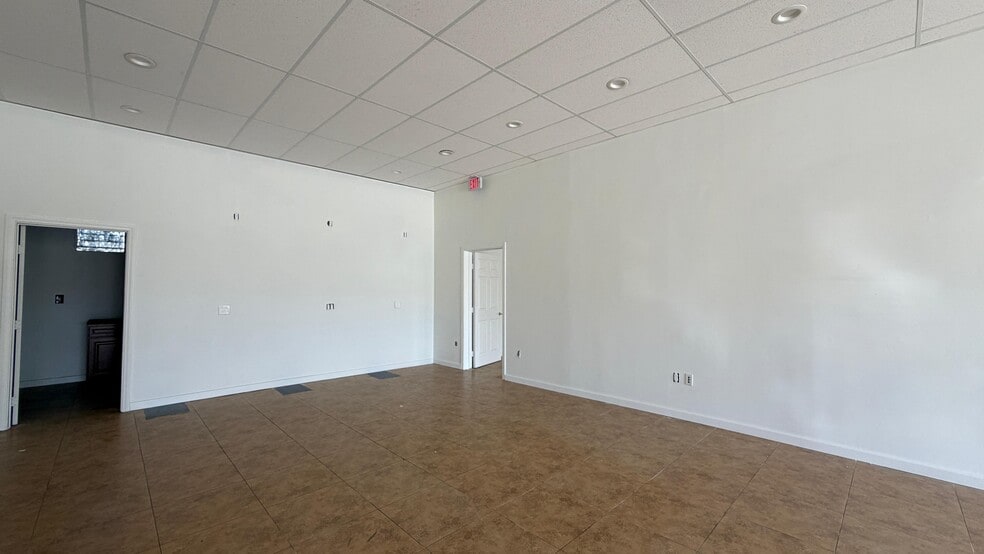 More Photos Of 560 El Cajon Blvd, El Cajon Storefront For Lease