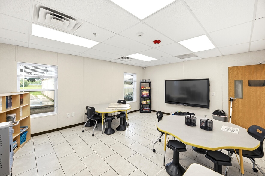 More Photos Of 6837 Lakeville Rd, Orlando Religious Facility For Sale