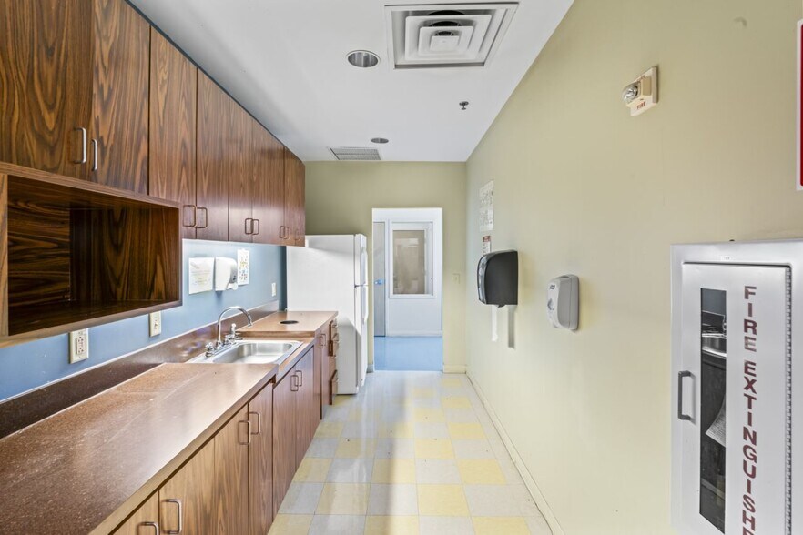 More Photos Of 978 Regional Park Rd, Lebanon Medical For Sale