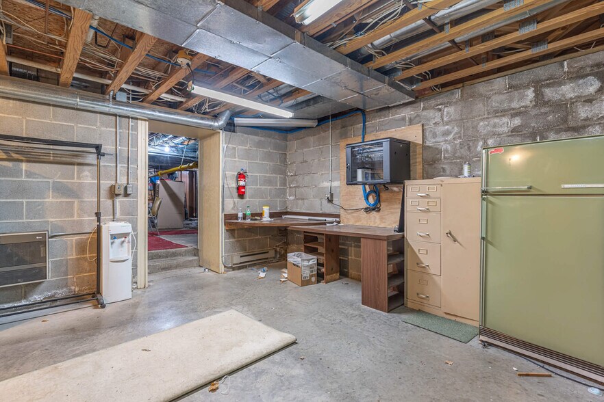 More Photos Of 227 E Cecil St, Springfield Restaurant For Sale