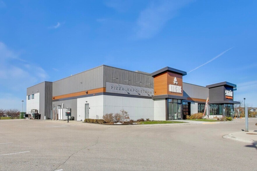 More Photos Of 3552 Market Ln, Kenosha Restaurant For Sale