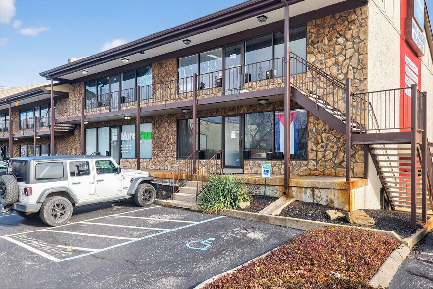 More Photos Of 169-171 E Reynolds Rd, Lexington Freestanding For Lease