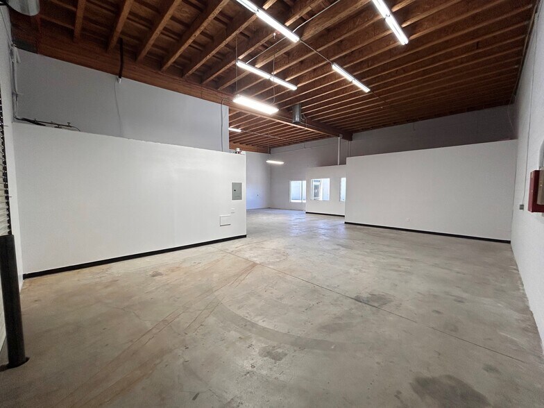 More Photos Of 10690 G Ave, Hesperia Warehouse For Lease