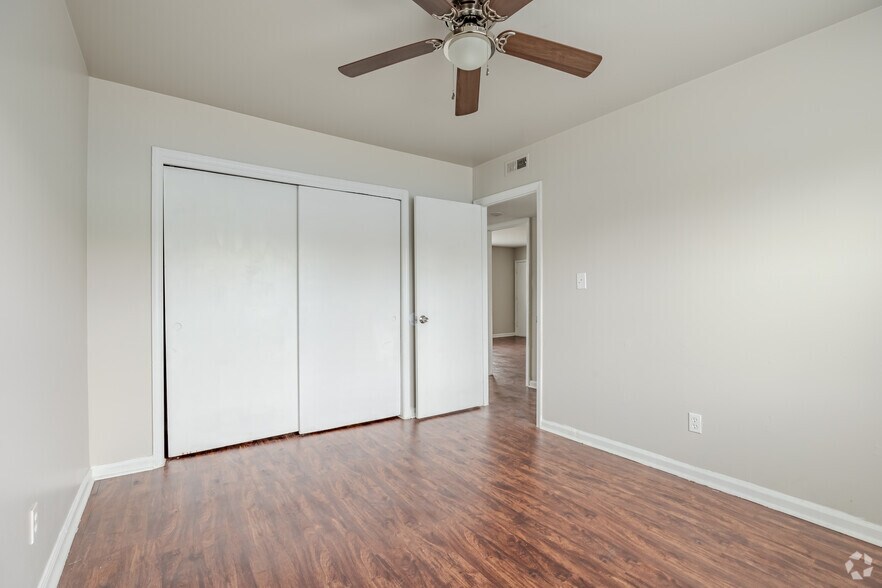 More Photos Of 969 Forest Ave, Forest Park Apartments For Sale