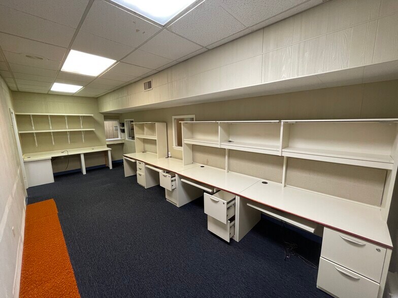 More Photos Of 2701 Cowpath Rd, Hatfield Office Residential For Lease