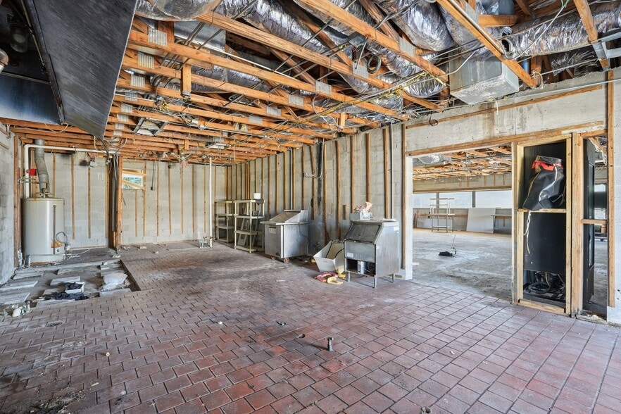 More Photos Of 16541 San Carlos Blvd, Fort Myers Restaurant For Sale