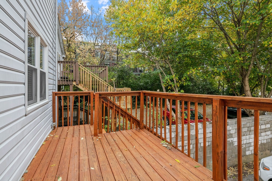 More Photos Of 640-642 W Main St, Lexington Office For Lease