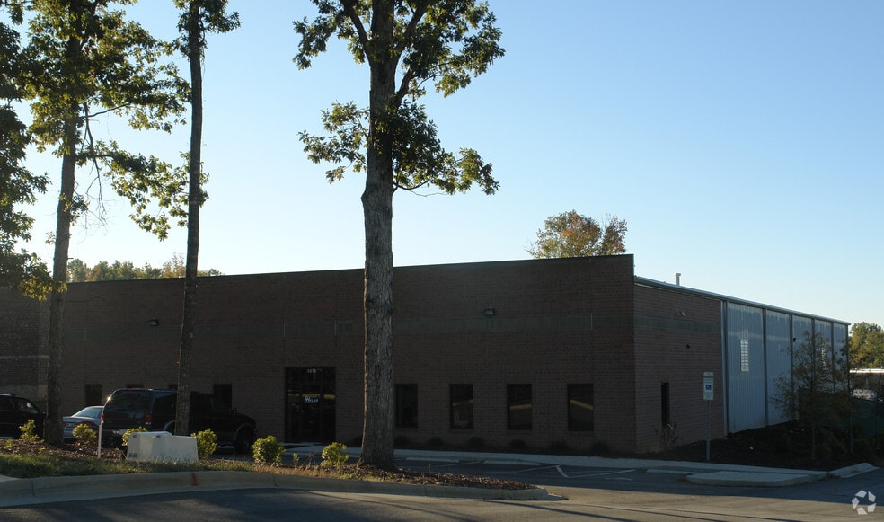 More Photos Of 1015 Forsyth Ave, Indian Trail Warehouse For Lease