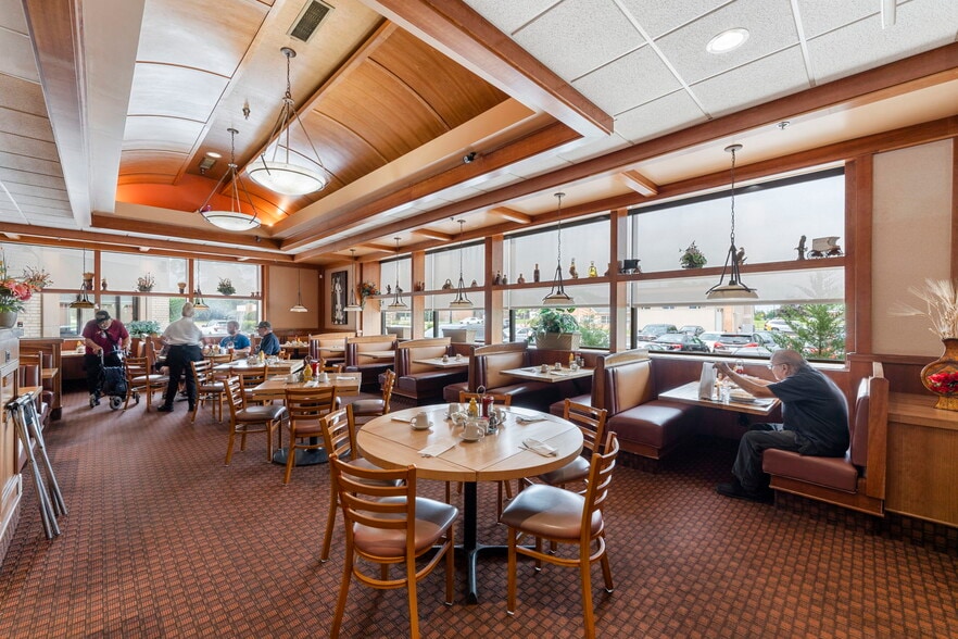 More Photos Of 980 W Lake St, Addison Restaurant For Sale