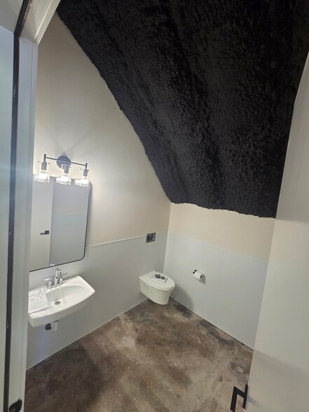 More Photos Of 8626 Old Bee Caves Rd, Austin Warehouse For Lease