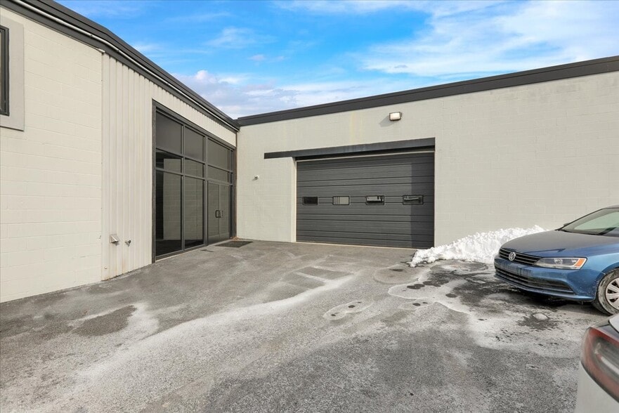 More Photos Of 426 Warren St, Reading Office For Sale