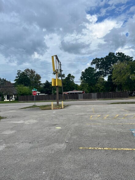 More Photos Of 2999 Magnolia St, Beaumont Fast Food For Sale