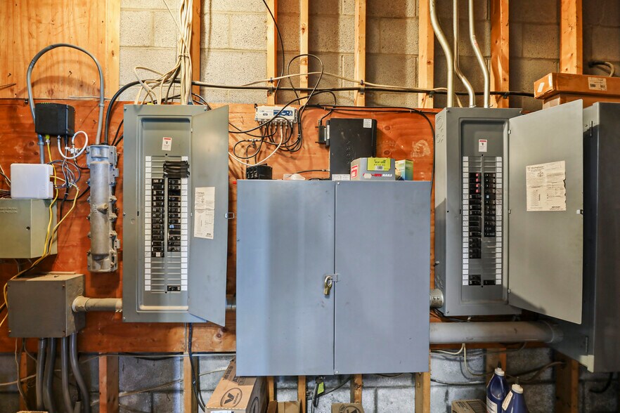 More Photos Of 1260 East St, Pittsfield Freestanding For Sale