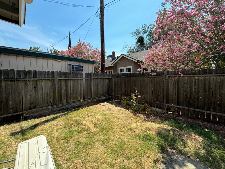 More Photos Of 409 Washington Blvd, Roseville Apartments For Sale