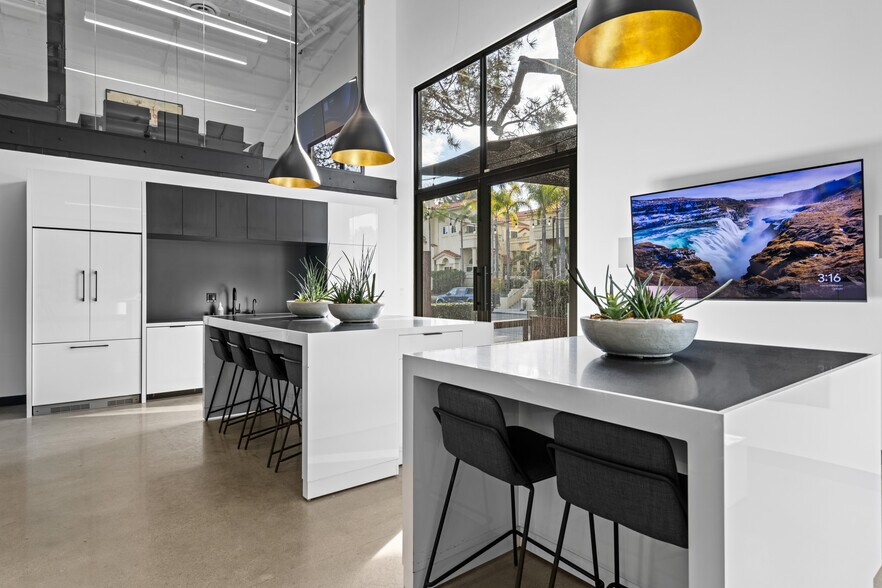 More Photos Of 236 S Sierra Ave, Solana Beach Loft Creative Space For Sale