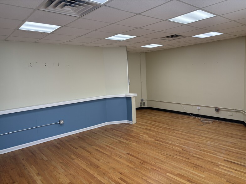 More Photos Of 4210 W Irving Park Rd, Chicago General Retail For Lease