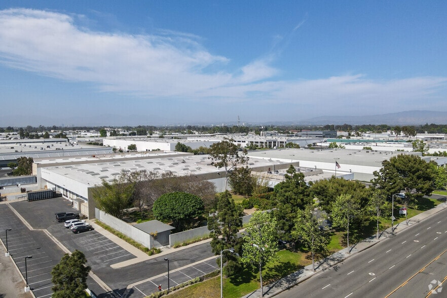 More Photos Of 3501 W Segerstrom Ave, Santa Ana Distribution For Lease
