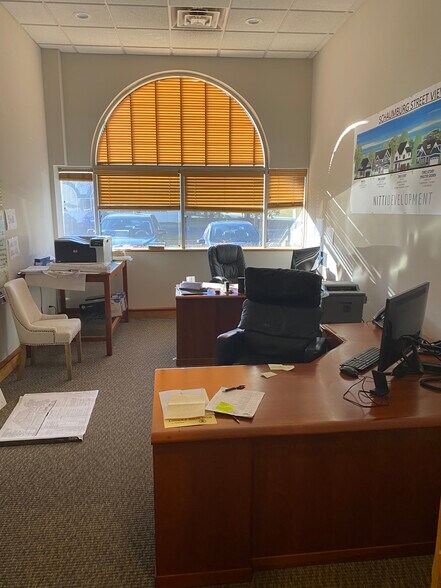 More Photos Of 399 Wall St, Glendale Heights Warehouse For Lease