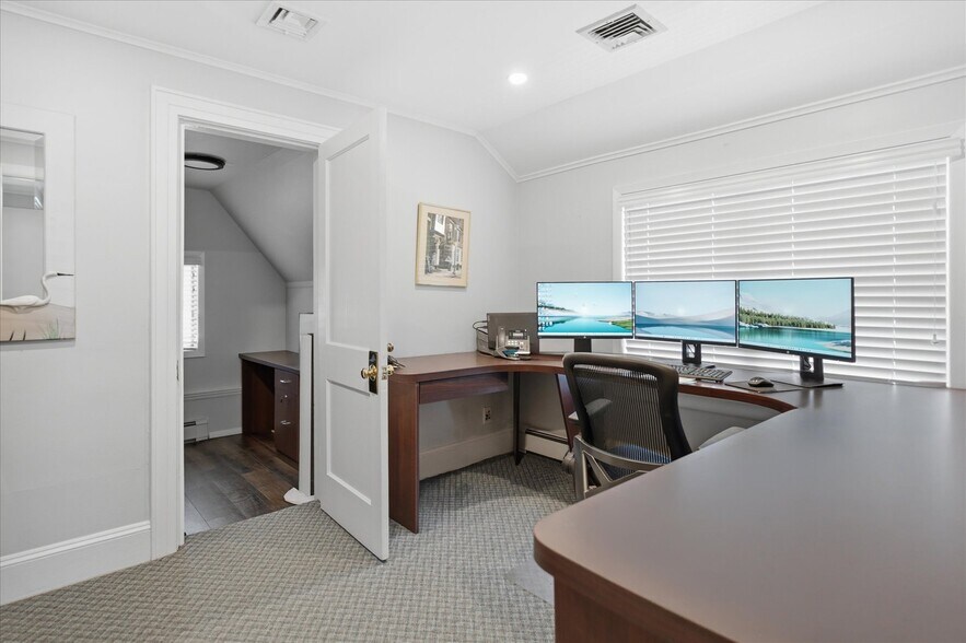 More Photos Of 20 Manor Rd, Smithtown Office For Sale