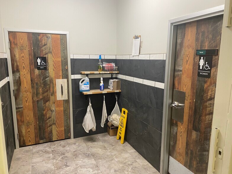 More Photos Of 158 Holly St, Jasper Distribution For Lease