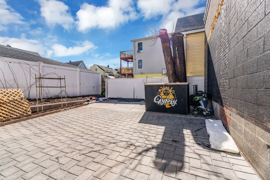 More Photos Of 166 Getty Ave, Paterson Restaurant For Lease